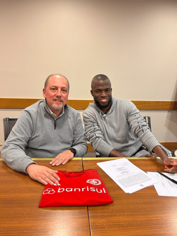 Enner Valencia &eacute; anunciado pelo Inter e rivalidade com Su&aacute;rez vem &agrave; tona