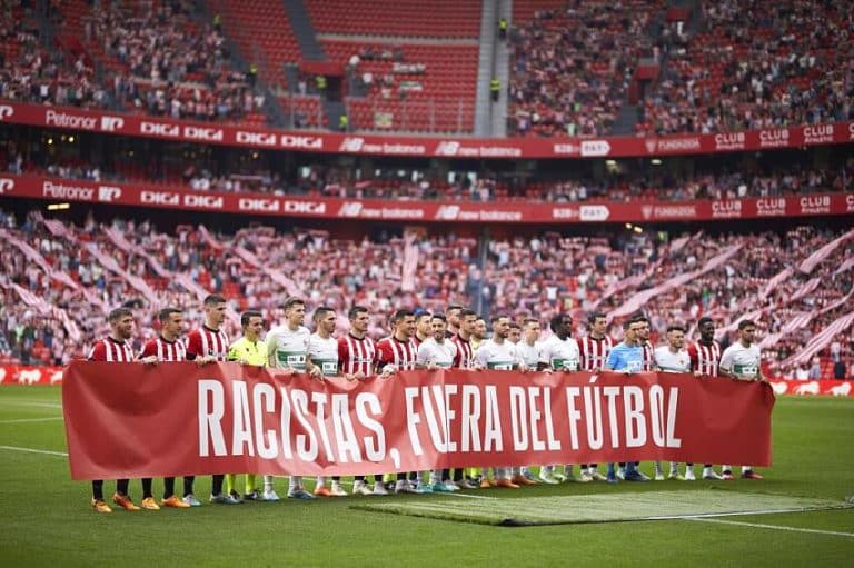 LAMENT&Aacute;VEL! Semana &eacute; marcada por mais casos de racismo no futebol
