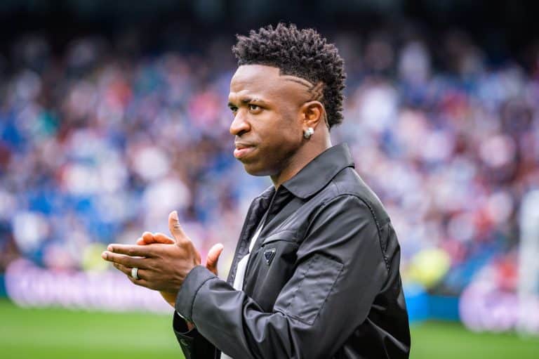 Vini Jr. constr&oacute;i boate subterr&acirc;nea em nova mans&atilde;o luxuosa e impressiona geral com valor do im&oacute;vel