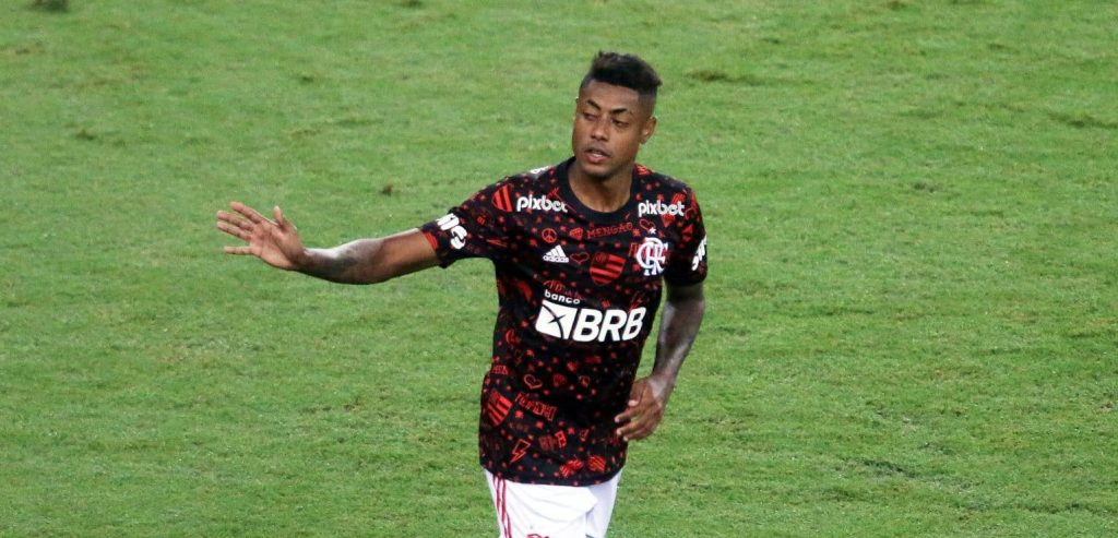 POL&Ecirc;MICA! Bruno Henrique dispara contra Mauro Cezar e desmente jornalista no Flamengo