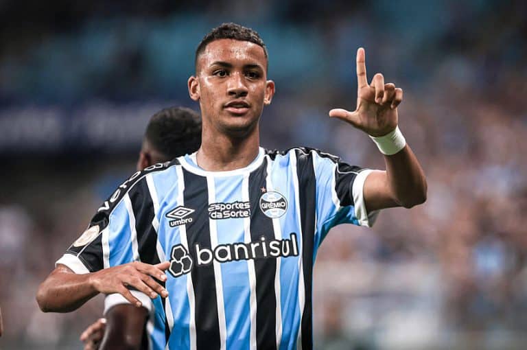 FICA DE OLHO! Aposta do Gr&ecirc;mio exp&otilde;e movimentos de Su&aacute;rez em treinos