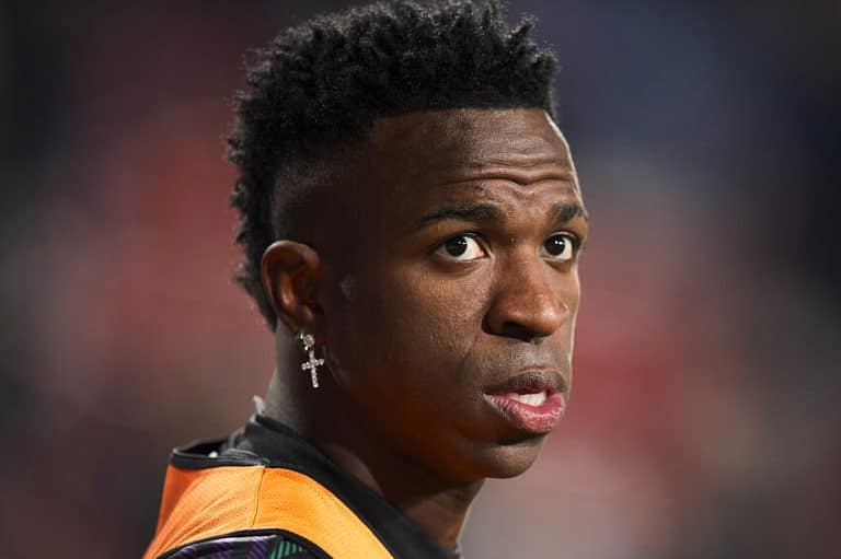 Dos campos para a tela do Streaming! Vida e carreira de Vin&iacute;cius J&uacute;nior vai virar document&aacute;rio