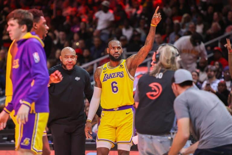 LeBron James no Atlanta Hawks: astro toma atitude curiosa na web e enlouquece f&atilde;s da NBA