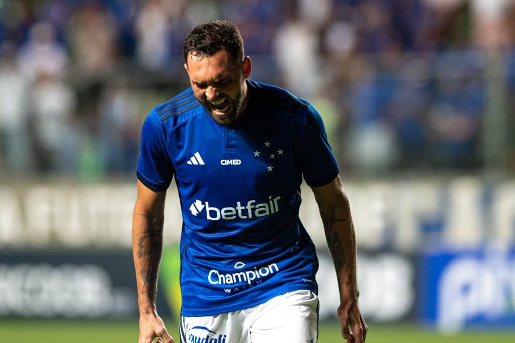 QUER VOLTAR? V&iacute;deo de Gilberto emocionado com Bahia vaza na web e torcida implora por retorno