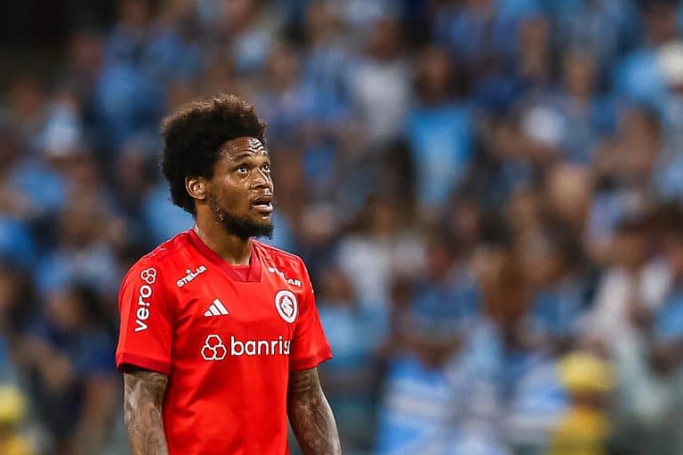 GIGANTE! Luiz Adriano comanda vit&oacute;ria do Internacional e mostra desempenho&nbsp;MONSTRUOSO