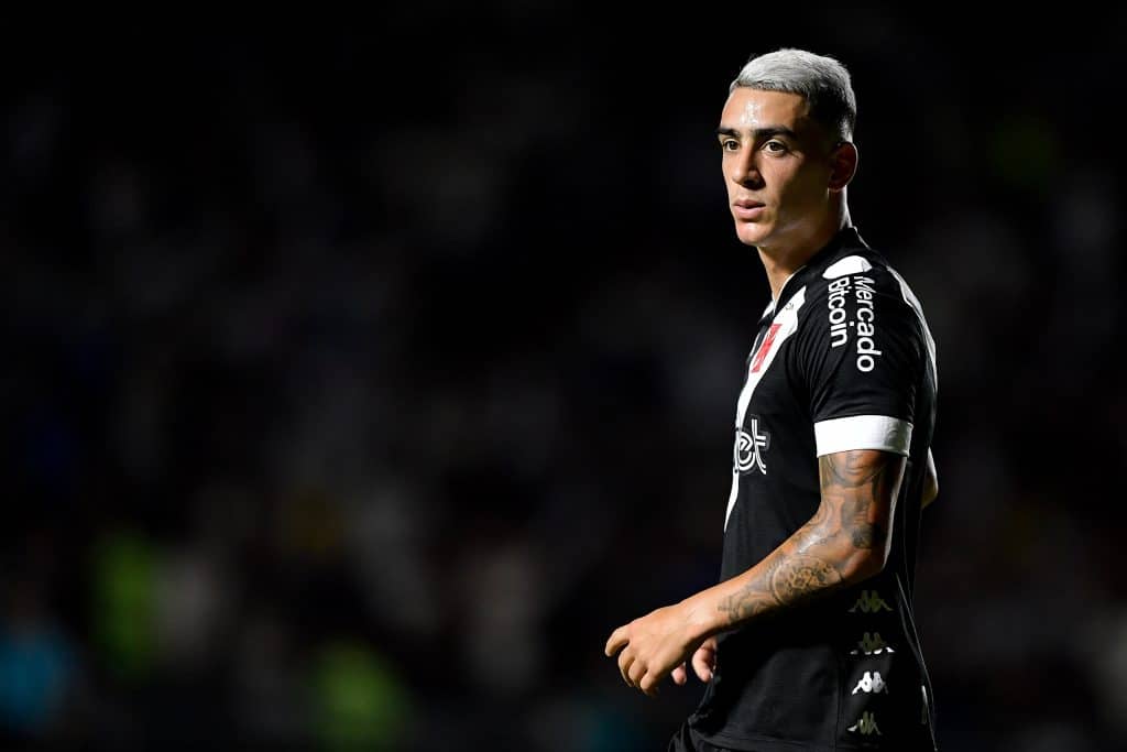 PODE ISSO? Pumita &lsquo;apronta&rsquo; na web e deixa torcida do Vasco confusa