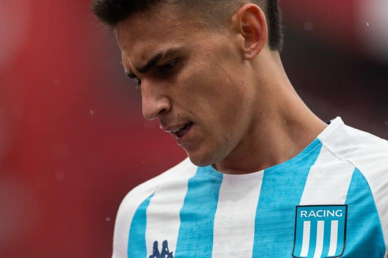 Les&otilde;es de Mat&iacute;as Rojas no Racing preocupam torcida do Corinthians e hist&oacute;rico do camisa 10 &eacute; exposto