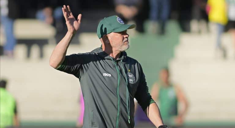 POL&Ecirc;MICA! Zago detona geral no Coritiba e diretoria toma decis&atilde;o sobre treinador