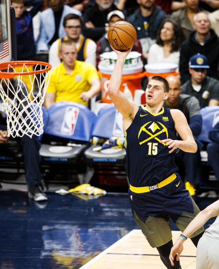 Palmeiras na NBA? Craque do Verd&atilde;o acompanha Denver Nuggets x Miami Heat