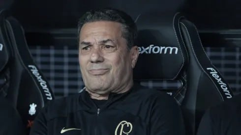 MOMENTO DELICADO! Vanderlei Luxemburgo &eacute; alvo de cr&iacute;ticas ap&oacute;s resultado negativo