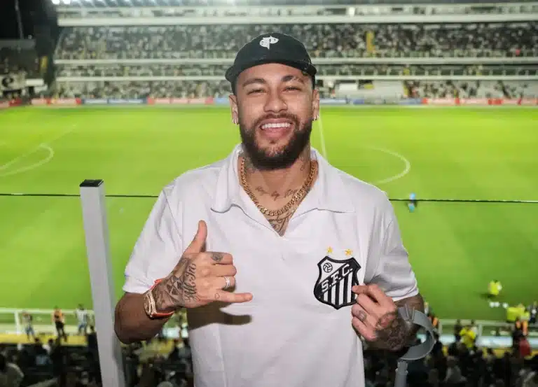 Futuro milion&aacute;rio? Santos tem chance de sair do vermelho com &lsquo;m&atilde;ozinha&rsquo; de Neymar
