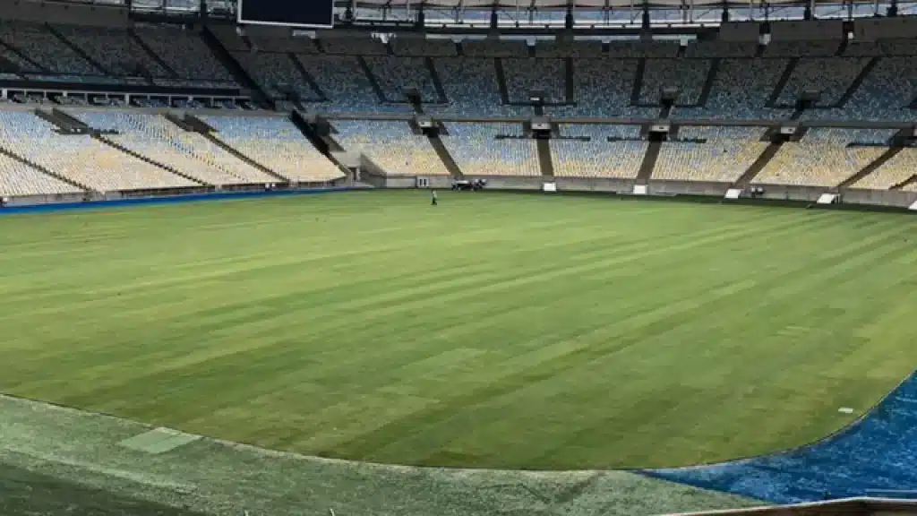 N&Atilde;O TEM COMO TER JOGO! Treinadores reclamam do gramado do Maracan&atilde;
