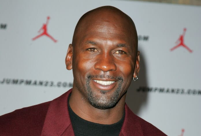 3 BILH&Otilde;ES DE D&Oacute;LARES! Michael Jordan toma decis&atilde;o bomb&aacute;stica em neg&oacute;cios na NBA