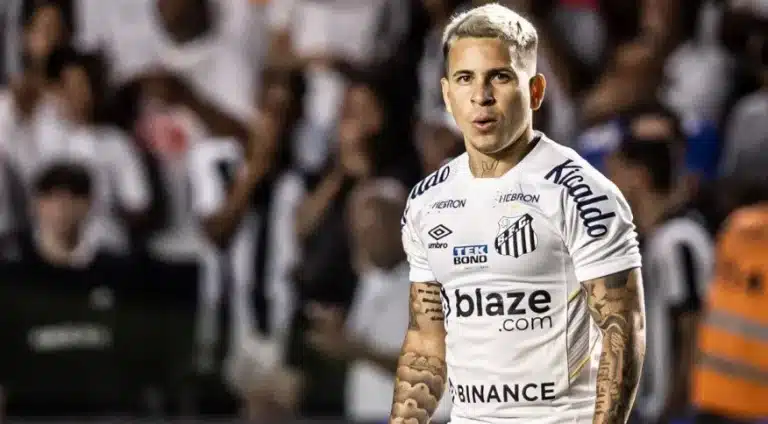 &lsquo;Nem pintado de ouro&rsquo;; Santos estuda propostas por Soteldo