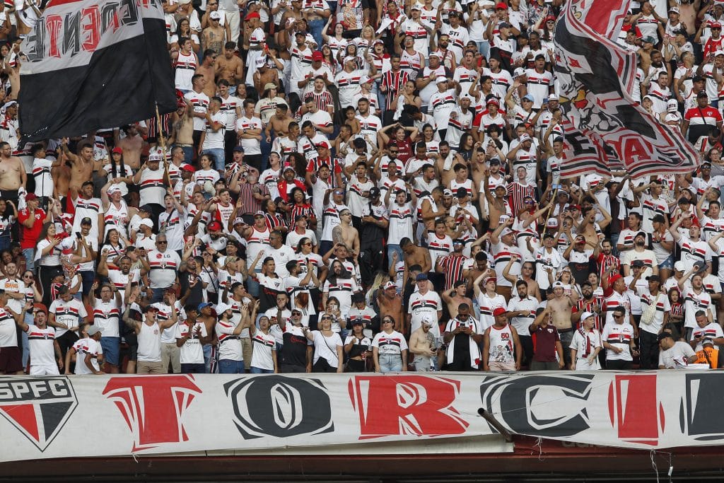 PIONEIRA! Torcida organizada do S&atilde;o Paulo realiza a&ccedil;&atilde;o in&eacute;dita no mundo