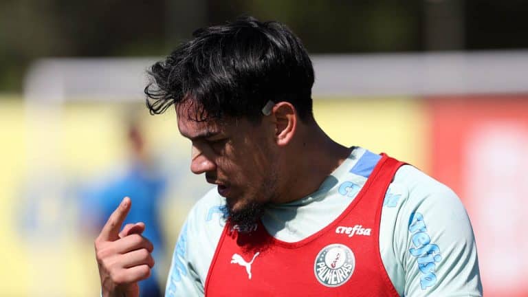Gustavo G&oacute;mez recebe proposta astron&ocirc;mica e Palmeiras revela &uacute;nica condi&ccedil;&atilde;o para fechar neg&oacute;cio