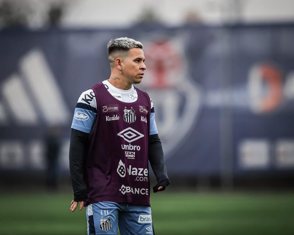 POL&Ecirc;MICA! Soteldo posta mensagem enigm&aacute;tica e deixa torcida do Santos de boca aberta