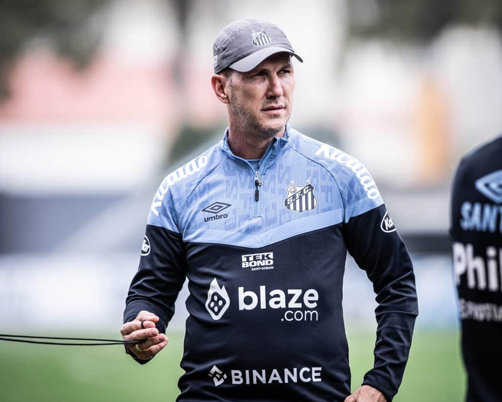 POL&Ecirc;MICA! Craques do Santos mandam indireta para Paulo Turra e situa&ccedil;&atilde;o ferve na web