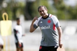 Foto: (Daniel Ramalho/Vasco) - Ramon Di&aacute;z barrou um jogador do Vasco