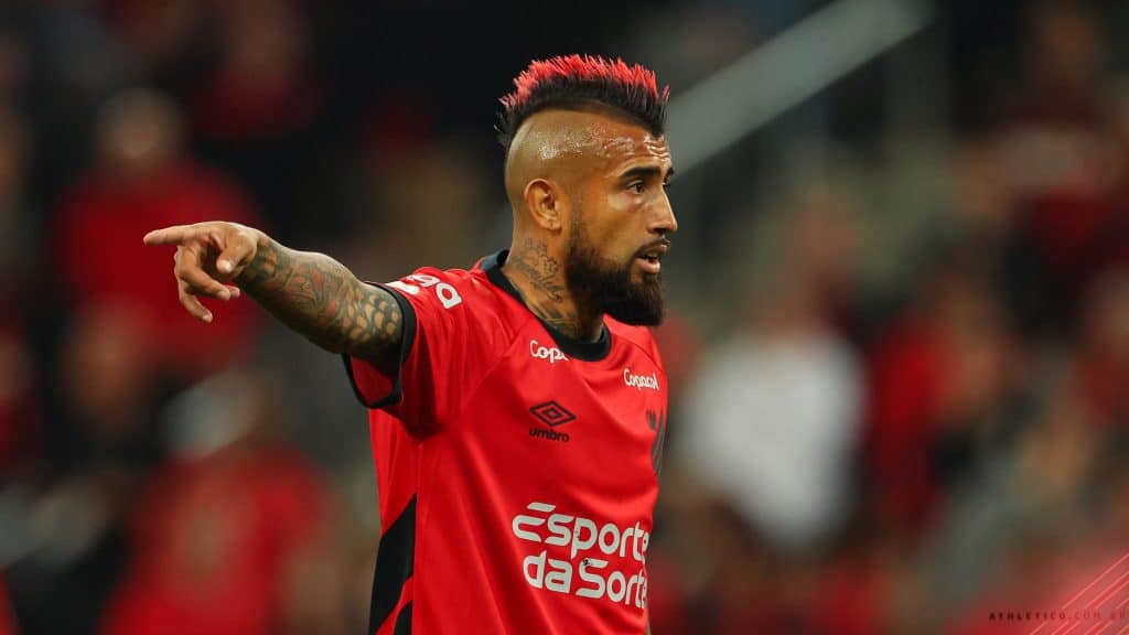 Vidal alfineta ex-treinador ap&oacute;s estreia no Furac&atilde;o: &ldquo;Um perdedor&rdquo;