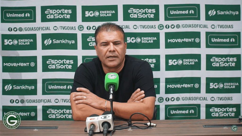 Dirigente do Goi&aacute;s detona CBF por erros de arbitragem e vira not&iacute;cia em Portugal