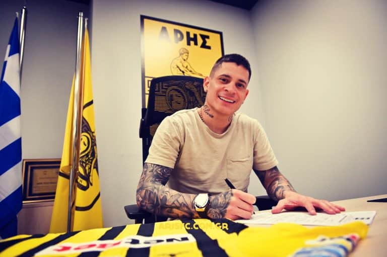 VAI VINGAR? N&uacute;meros de Iturbe, novo refor&ccedil;o do Gr&ecirc;mio, chegam &agrave; torcida