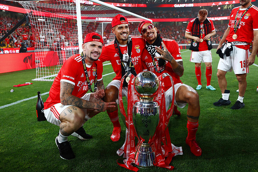 Perto do Corinthians! Carreira e n&uacute;meros de Lucas Ver&iacute;ssimo