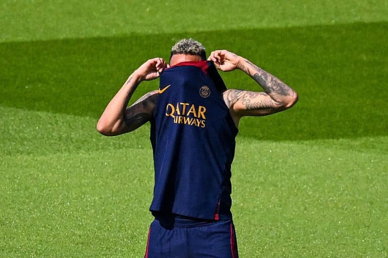 BOMBA! Influencer revela detalhes &iacute;ntimos de Neymar com outro homem