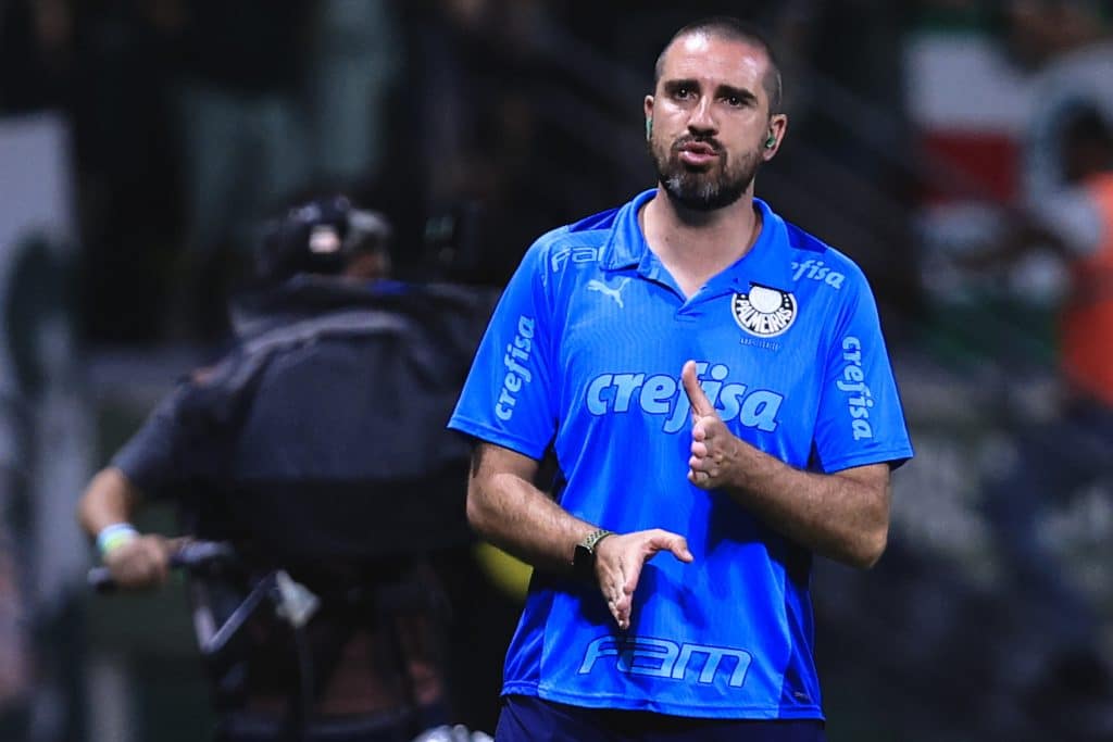 Sem medo da pol&ecirc;mica: Jornalista debocha de Jo&atilde;o Martins e tira sarro do Palmeiras