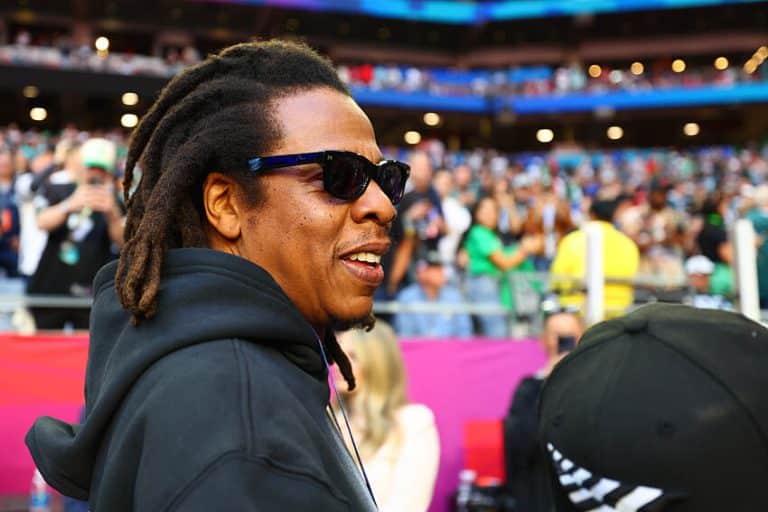 Jay-Z pode comprar gigante ingl&ecirc;s e mira dupla brasileira