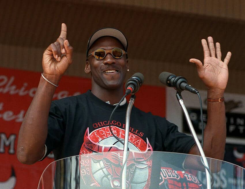 IMORTALIZADOS! Confira todas as camisas aposentadas da NBA pelas franquias da competi&ccedil;&atilde;o