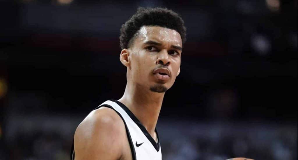 URGENTE! San Antonio Spurs toma decis&atilde;o surpreendente sobre Wembanyama na Summer League