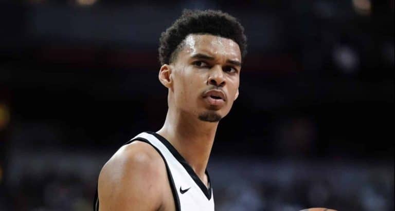 URGENTE! San Antonio Spurs toma decis&atilde;o surpreendente sobre Wembanyama na Summer League