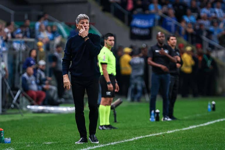 &lsquo;ACABOU A BRINCADEIRA&rsquo;, Renato Ga&uacute;cho &eacute; enf&aacute;tico sobre sa&iacute;da de Luis Su&aacute;rez do Gr&ecirc;mio