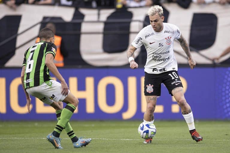 SINTONIA ALVINEGRA! Atacante do Corinthians revela conversa com gringo do Tim&atilde;o