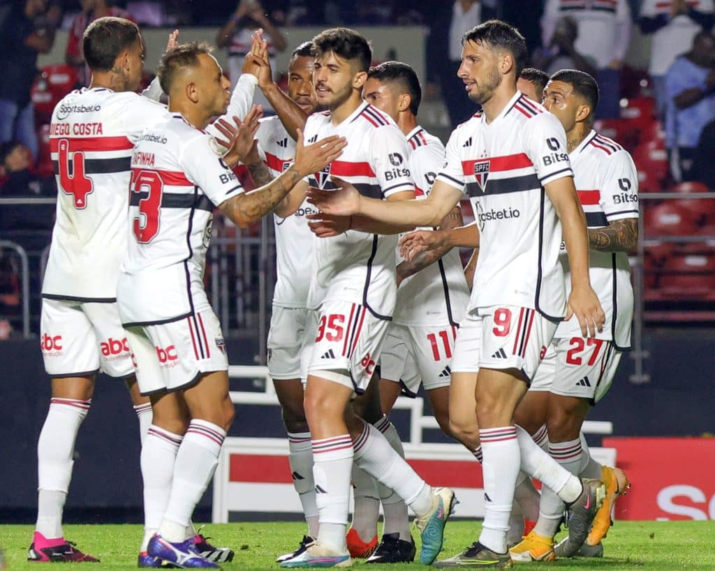 Atacante do S&atilde;o Paulo se torna o segundo maior artilheiro estrangeiro do clube