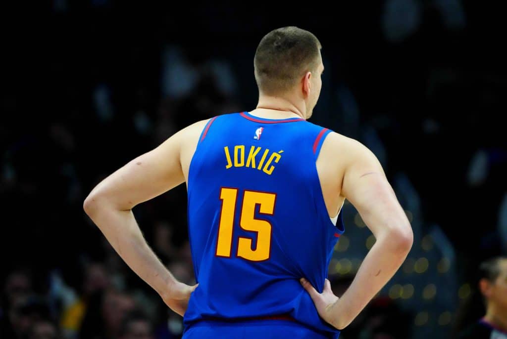 Qual o pre&ccedil;o de uma camisa de basquete original?