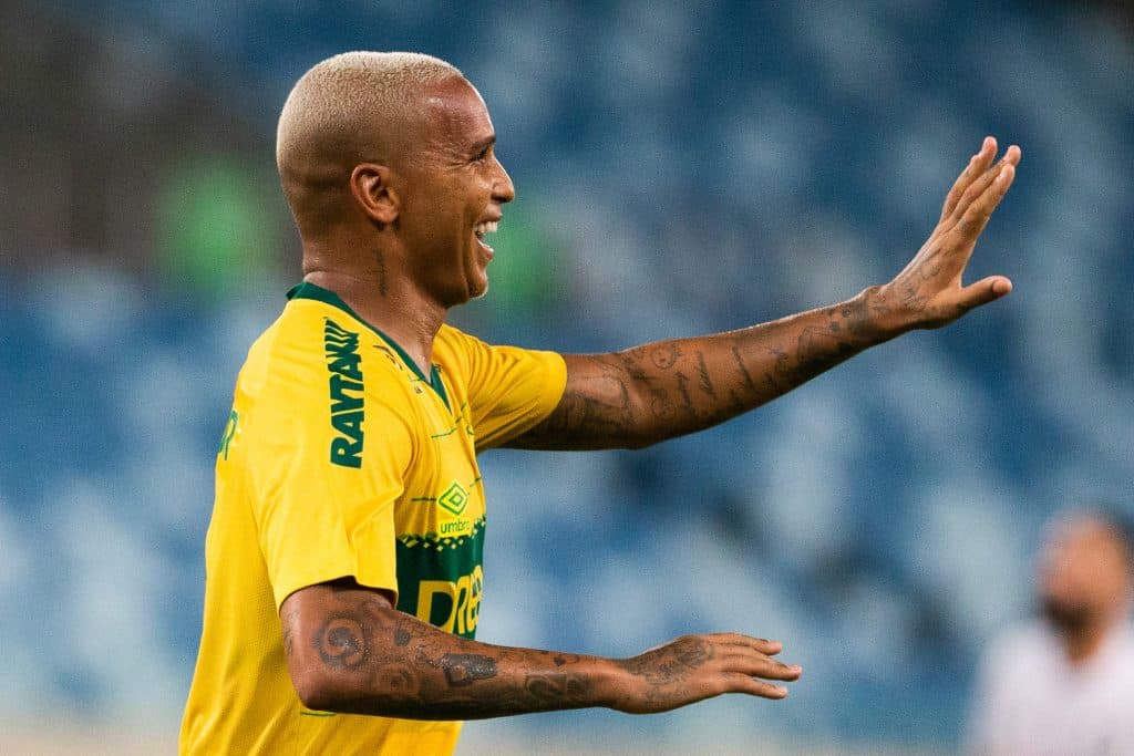 DECISIVO! Deyverson esquece pol&ecirc;micas e garante 50% dos pontos do Cuiab&aacute;