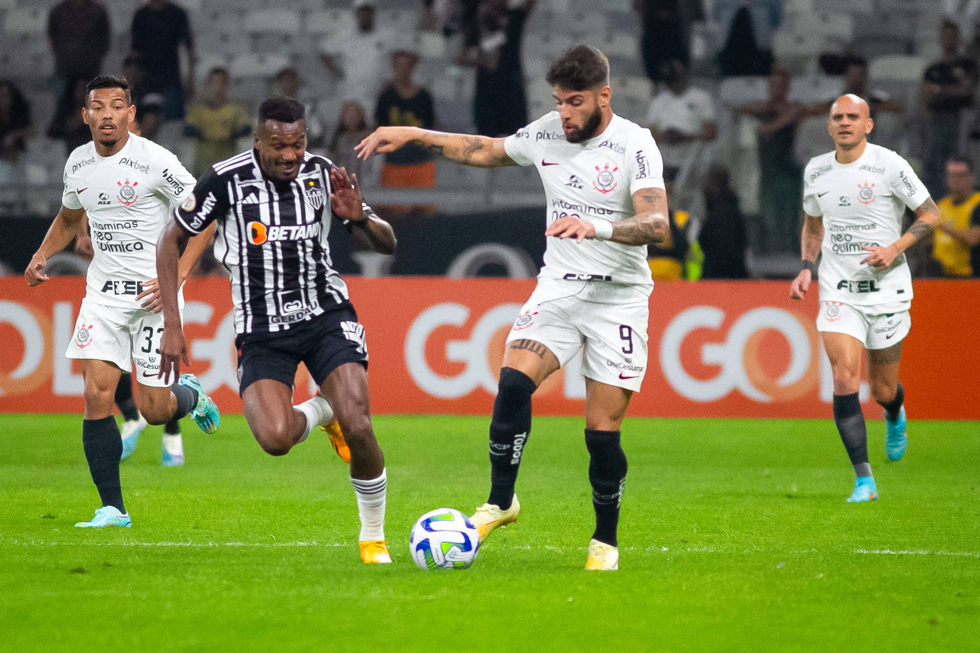 Craque do Corinthians faz mist&eacute;rio sobre futuro na equipe: "Se eu me sentir bem&hellip;"