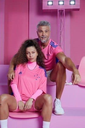 "Clima de Barbie"; relembre times brasileiros que j&aacute; tiveram camisa rosa