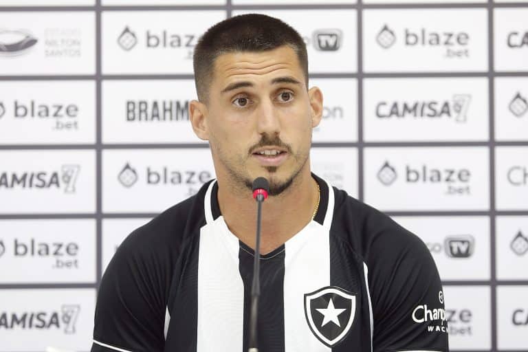 VIROU A CASACA? Gabriel Pires comete gafe no Botafogo e deixa torcida do Vasco maluca