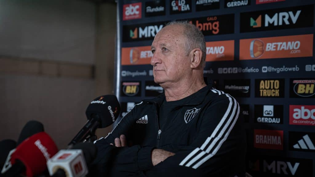 DEU RUIM! Felip&atilde;o &lsquo;arruma confus&atilde;o&rsquo; com torcida do Atl&eacute;tico-MG e deboche cria pol&ecirc;mica