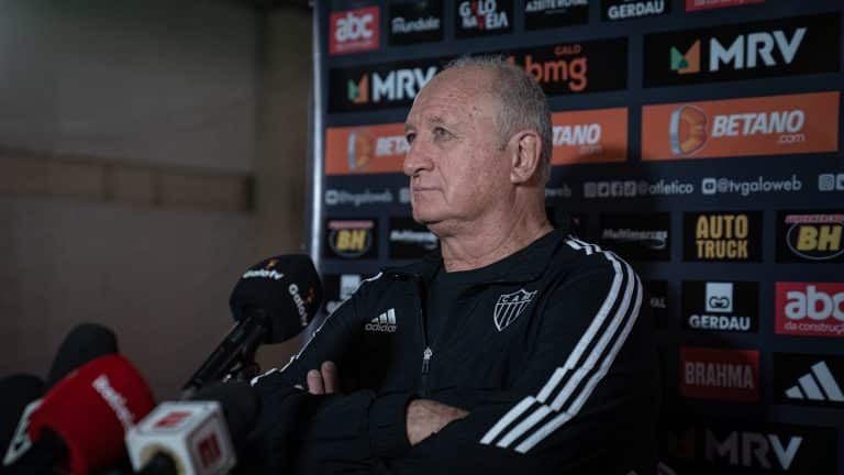 DEU RUIM! Felip&atilde;o &lsquo;arruma confus&atilde;o&rsquo; com torcida do Atl&eacute;tico-MG e deboche cria pol&ecirc;mica