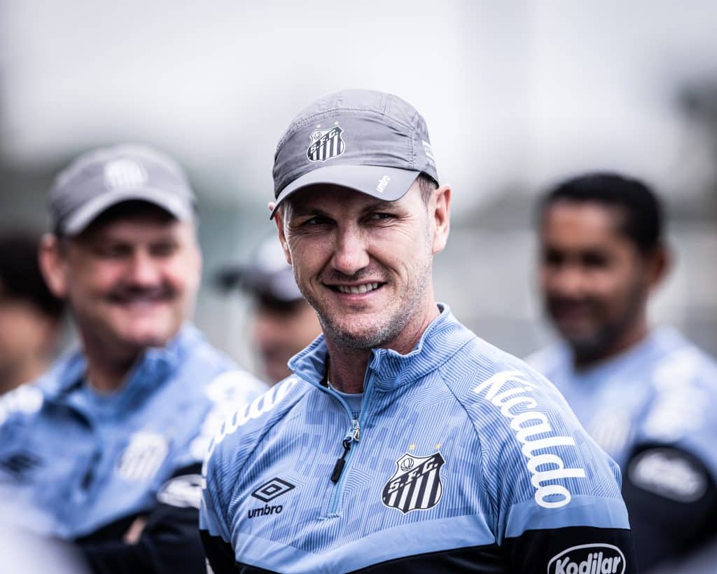 INACREDIT&Aacute;VEL! Paulo Turra recebe valor milion&aacute;rio ap&oacute;s demiss&atilde;o no Santos e choca geral