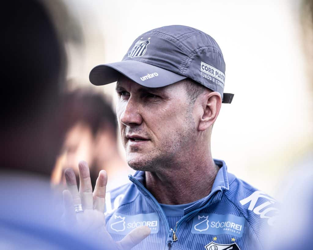 TEM RAZ&Atilde;O? Comentarista detona Santos de Paulo Turra e diretoria toma decis&atilde;o imediata