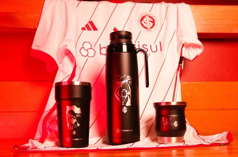 Internacional imortaliza imagens de Fernand&atilde;o, Rafael S&oacute;bis e Clemer