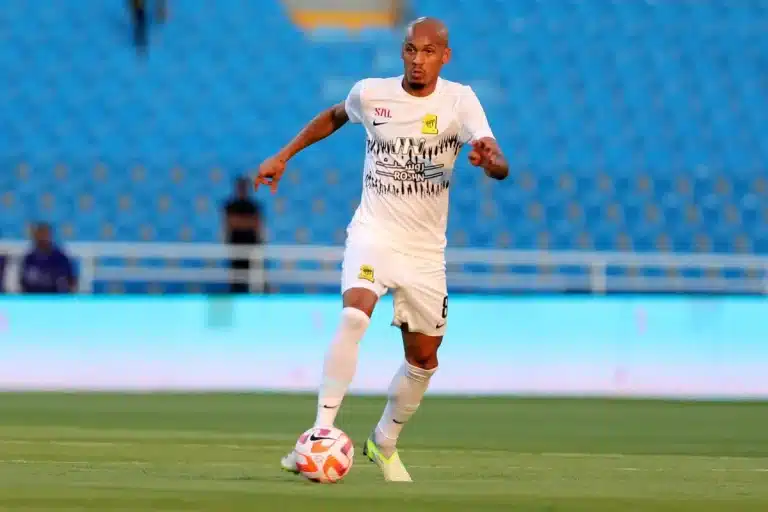 PRESENT&Atilde;O! Ap&oacute;s partida pelo Al-Ittihad, Fabinho ganha presente inusitado