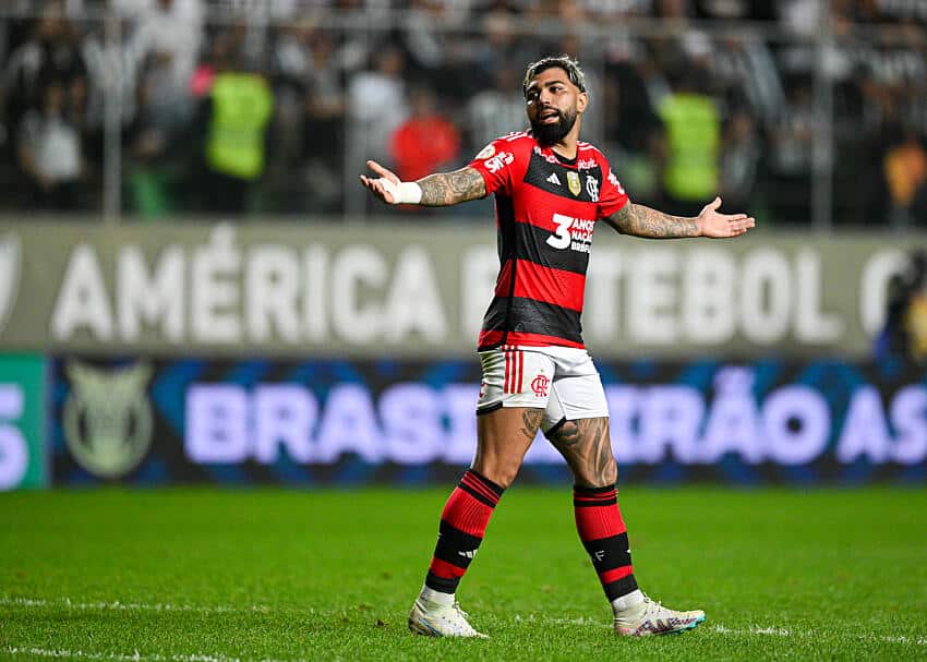 Gabigol &eacute; avisado de protesto da torcida e dia da manifesta&ccedil;&atilde;o &eacute; destaque