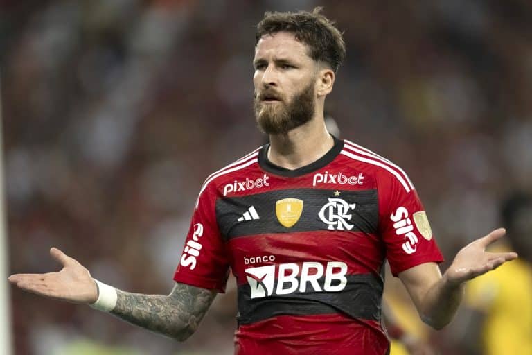 BOMBA! L&eacute;o Pereira recebe proposta &lsquo;de outro mundo&rsquo; e Flamengo toma decis&atilde;o