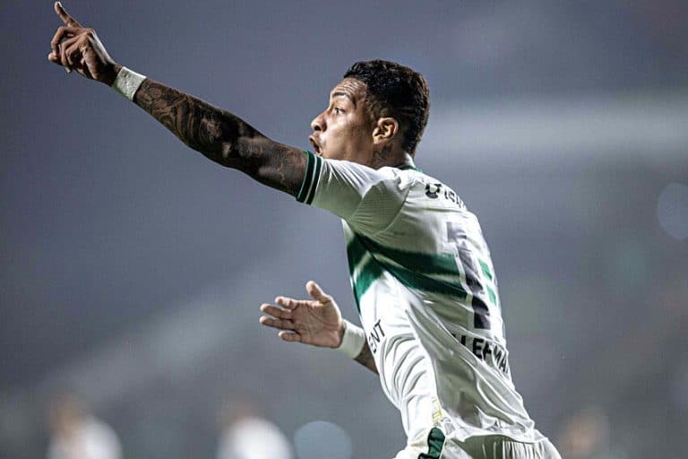 Alef Manga &eacute; decisivo e define onde vai jogar em 2024